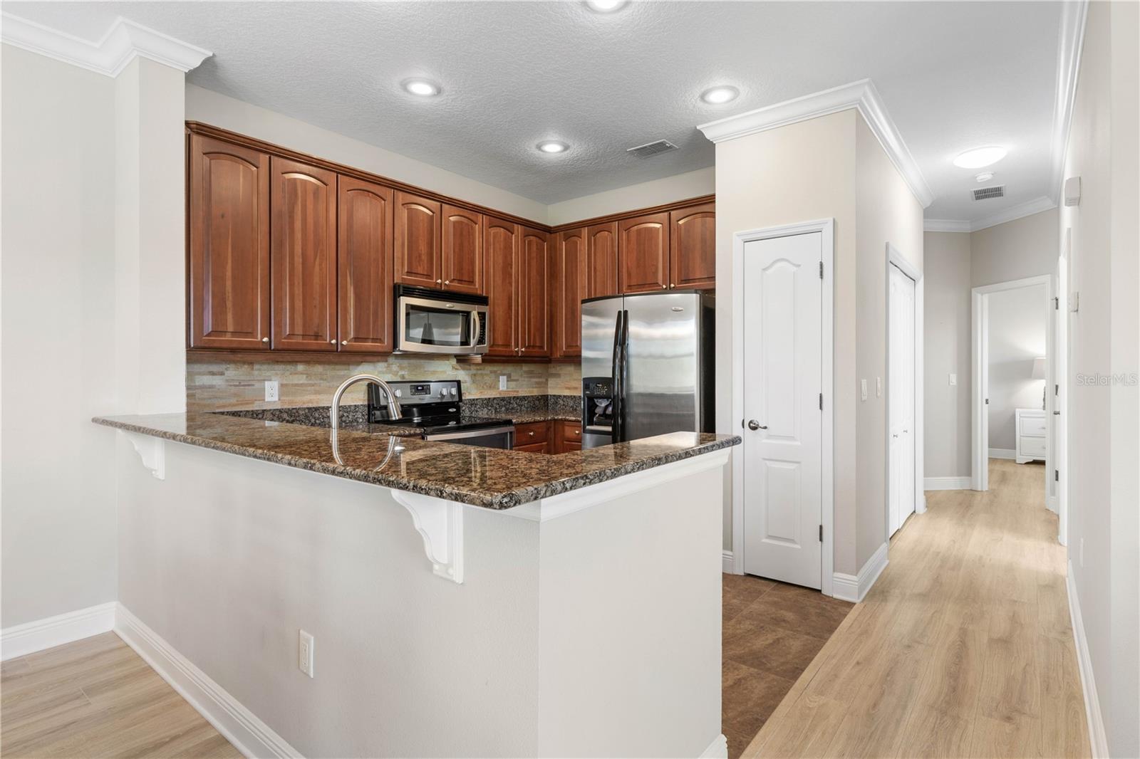 Image 28 of 85 For 80 Riverview Bend S 821