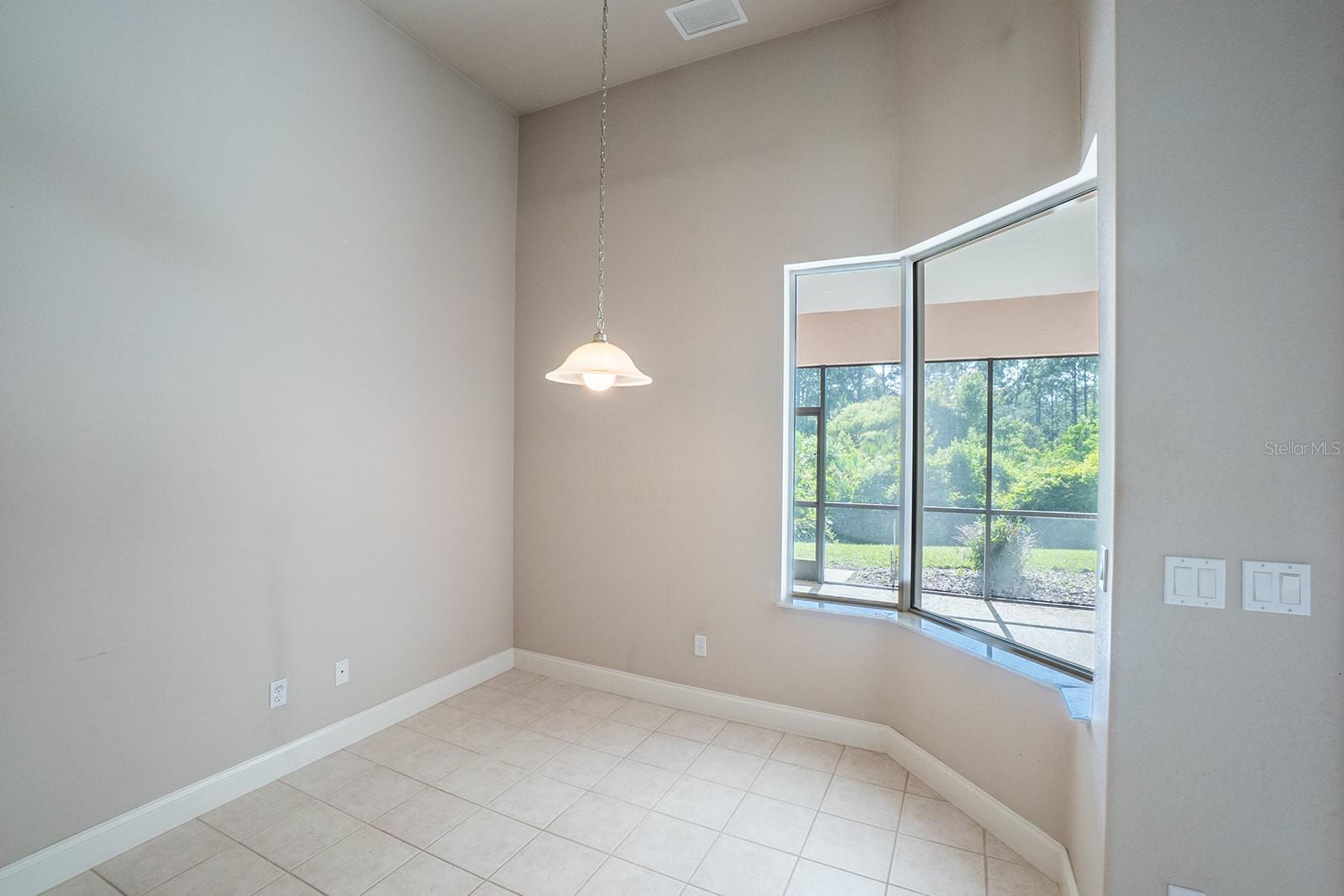 Image 18 of 75 For 34 Southlake Drive