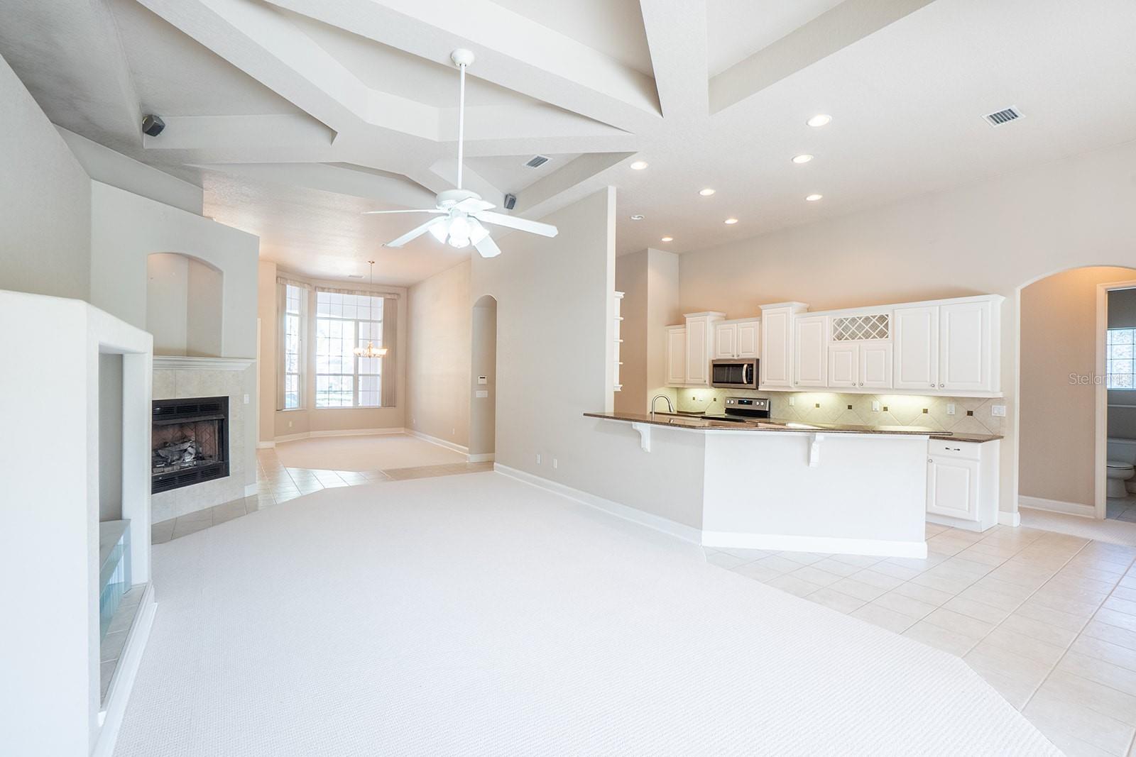 Image 33 of 75 For 34 Southlake Drive