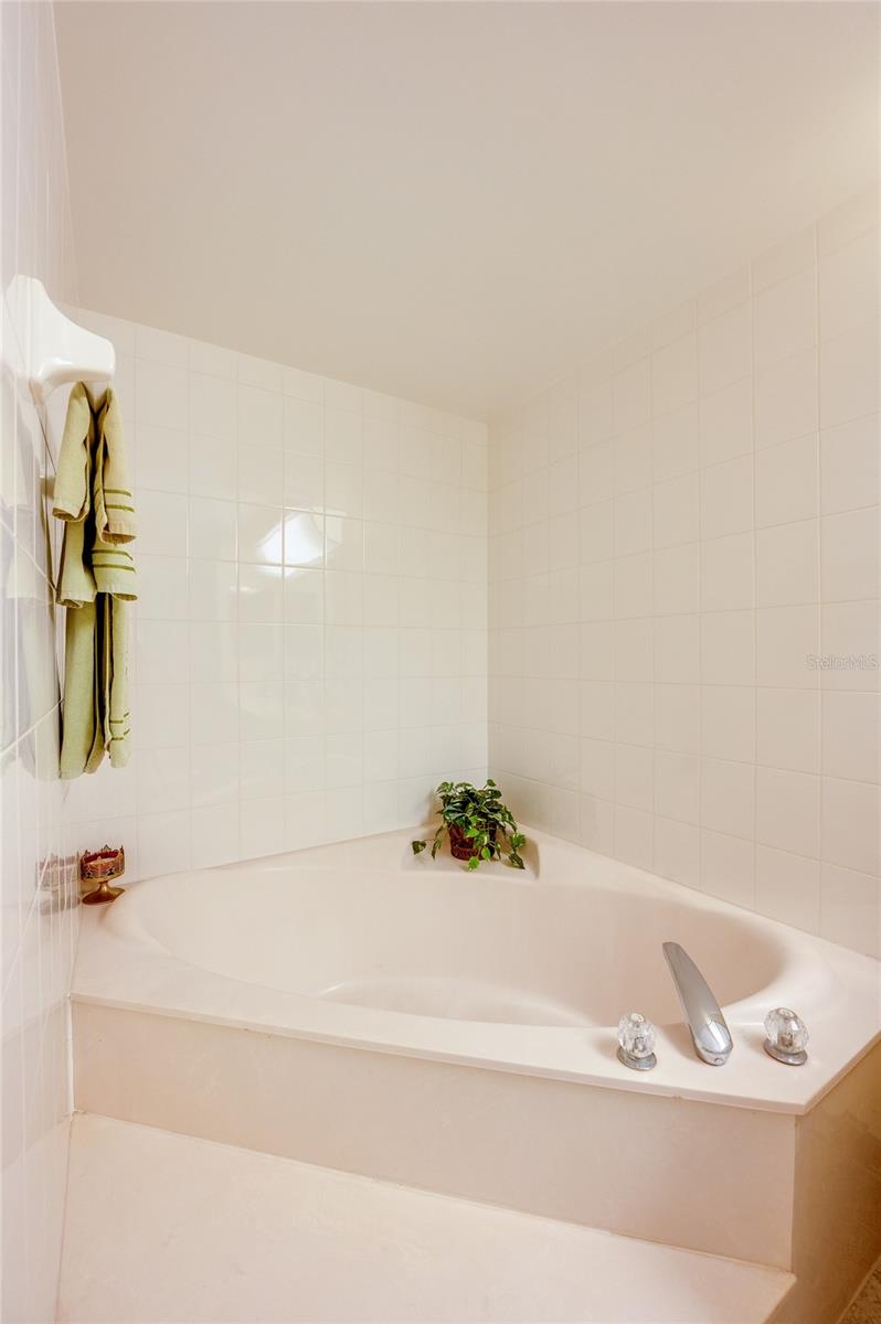 Image 21 of 31 For 4555 Atlantic Avenue 4304