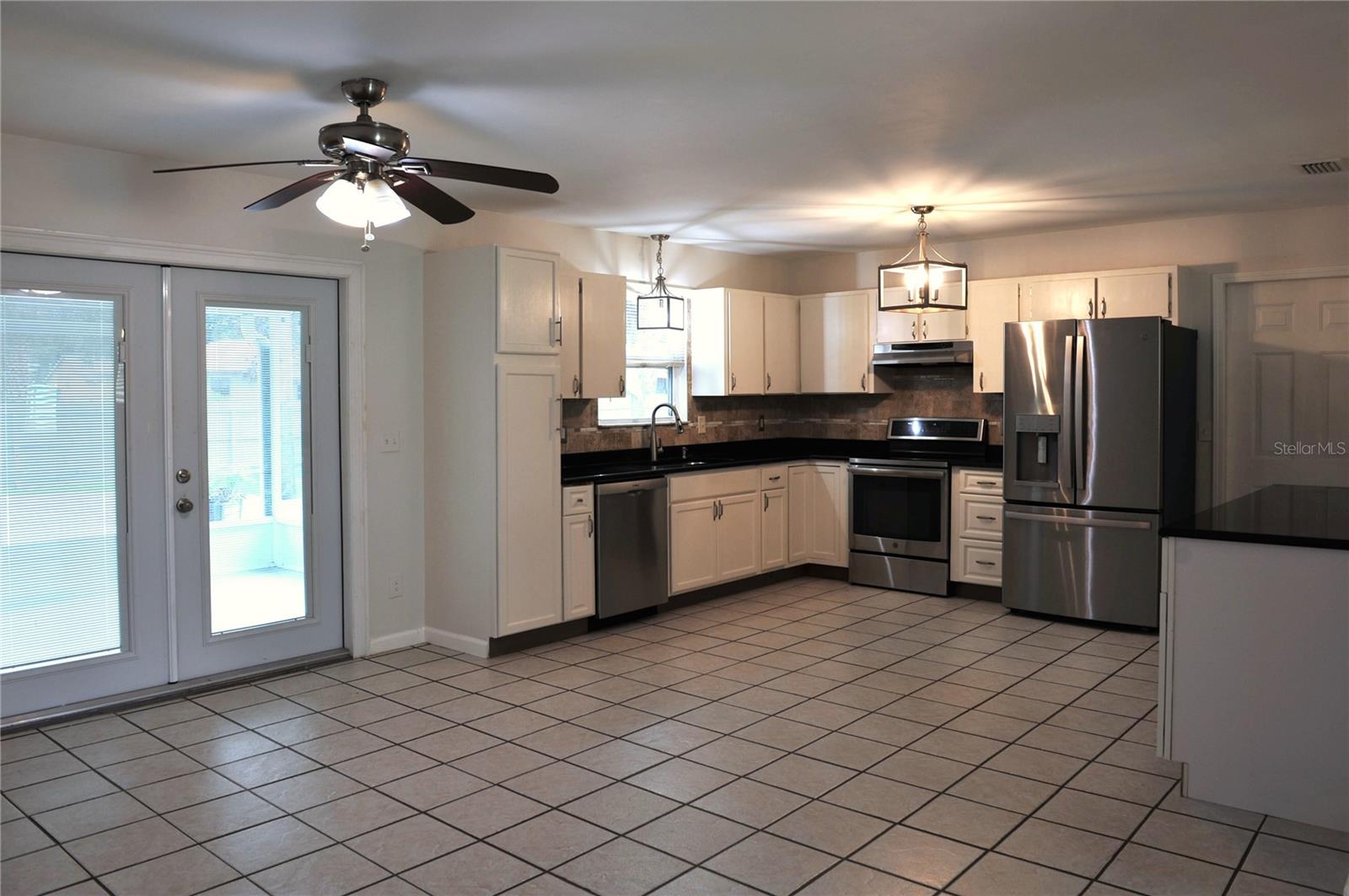 Image 17 of 38 For 1313 Queen Palm Drive