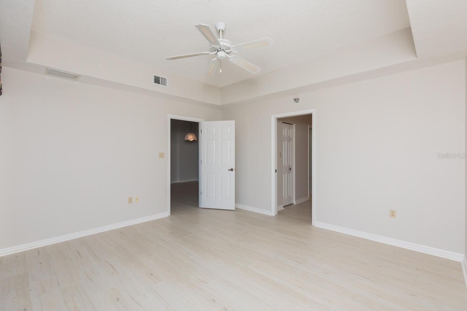 Image 11 of 21 For 104 Surfview Drive 1406