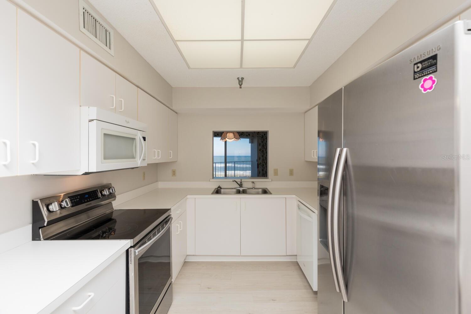 Image 5 of 21 For 104 Surfview Drive 1406