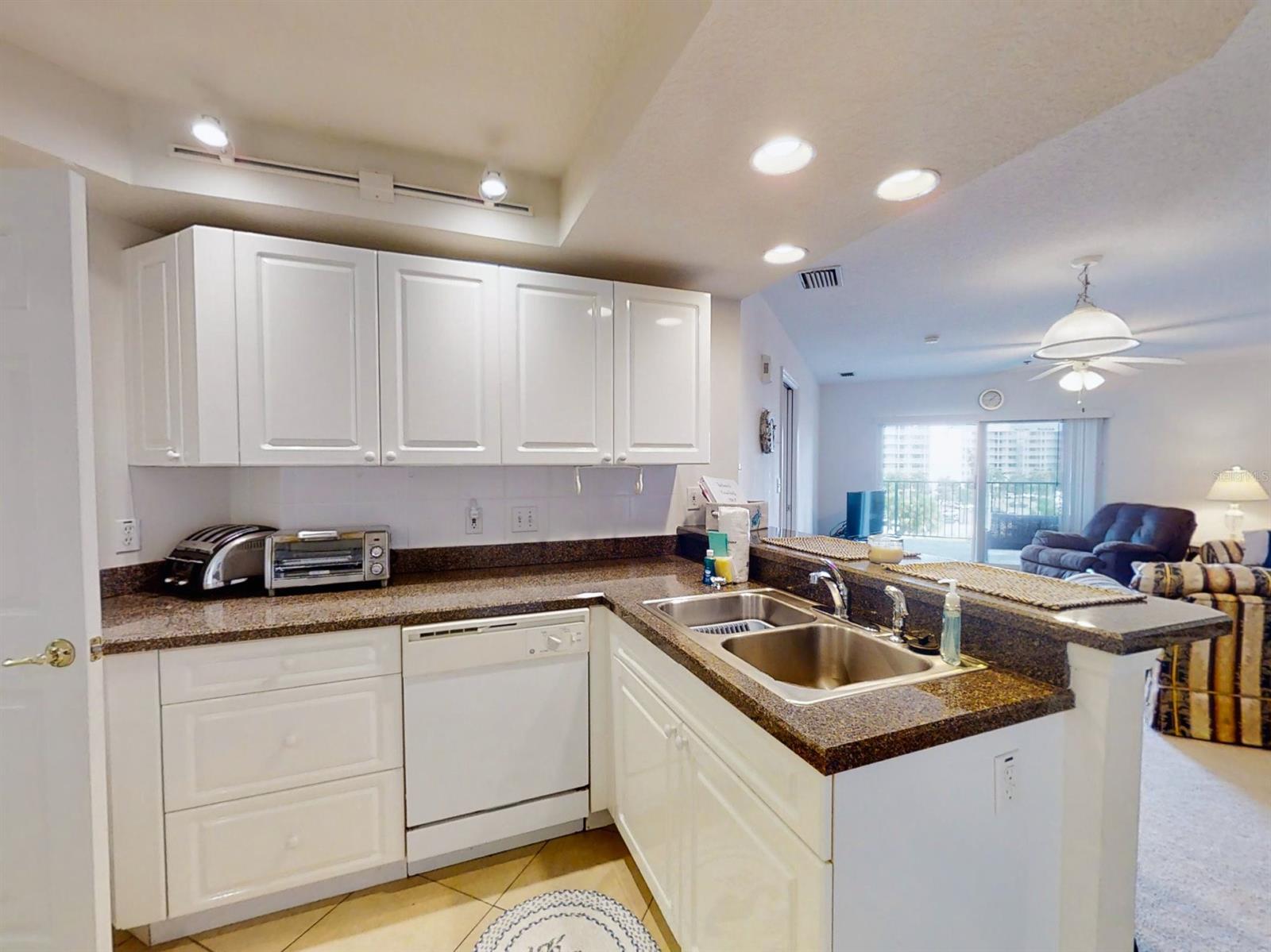 Image 7 of 42 For 5300 Atlantic Avenue 3502