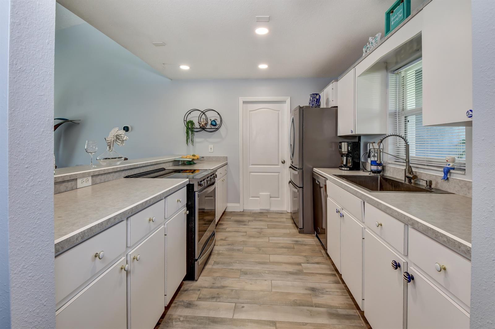 Image 11 of 34 For 4439 Katy Drive