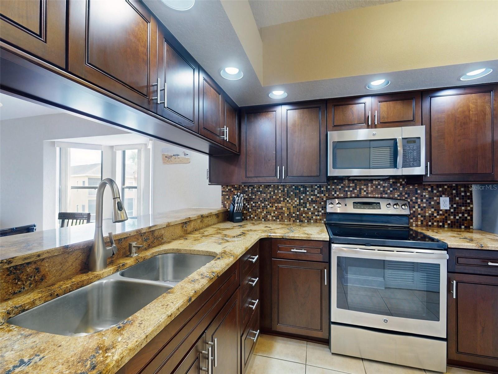 Image 12 of 30 For 406 Bouchelle Drive 206