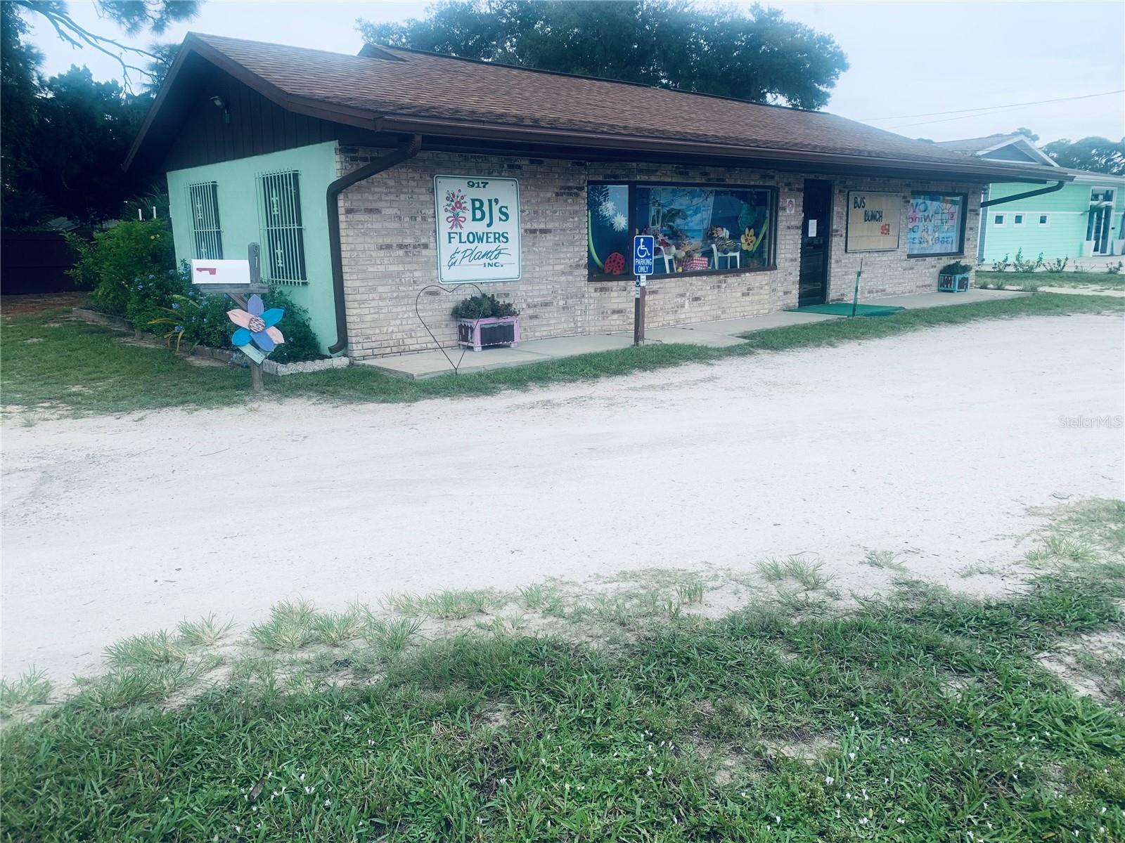 Image 2 of 4 For 917 Ridgewood (us 1)