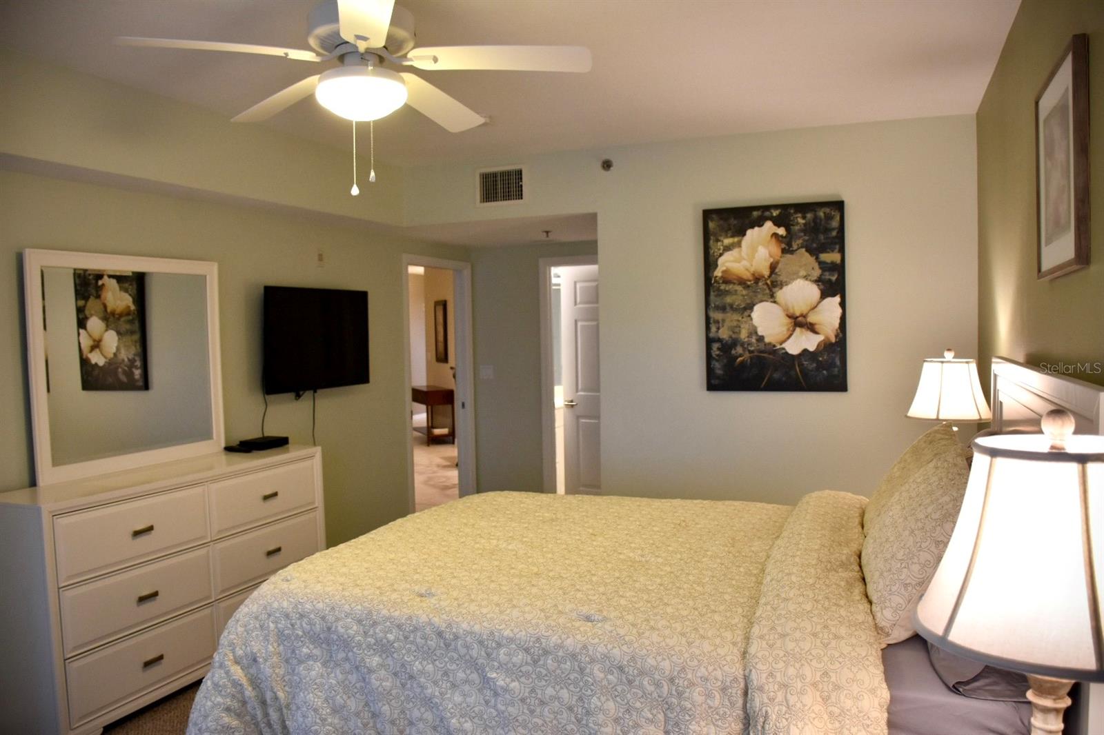 Image 13 of 34 For 5300 Atlantic Avenue 8-302