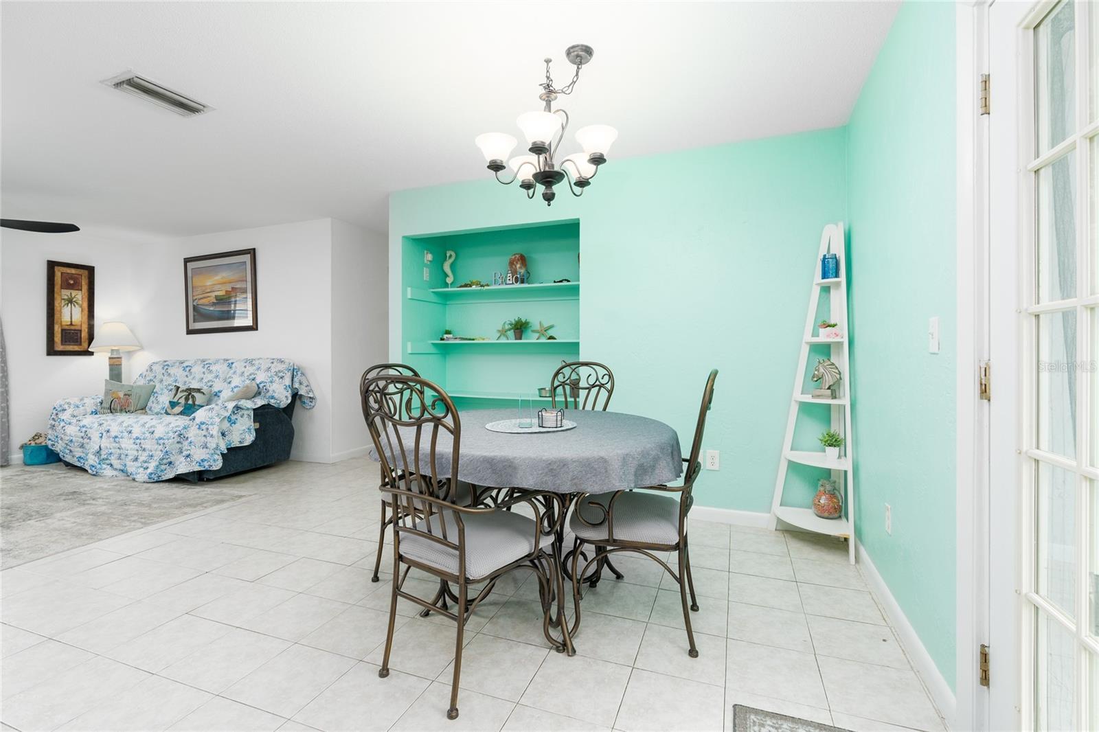 Image 5 of 23 For 2325 Willow Oak Drive