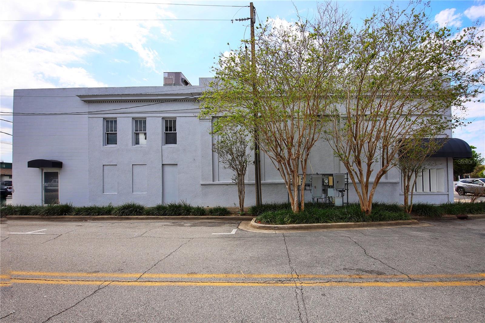 Listing photo id 3 for 400 Canal Street