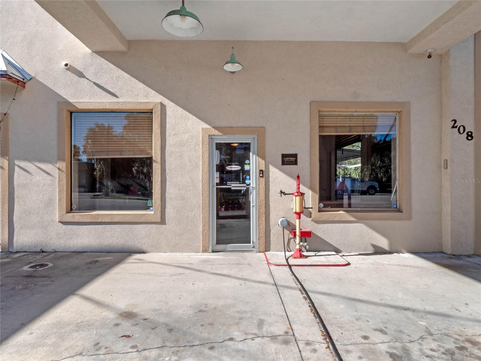 Image 2 of 42 For 208 Magnolia St