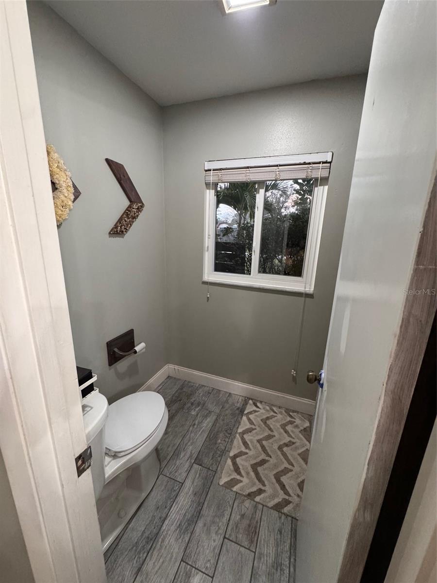 Image 11 of 16 For 2404 Victory Palm Drive