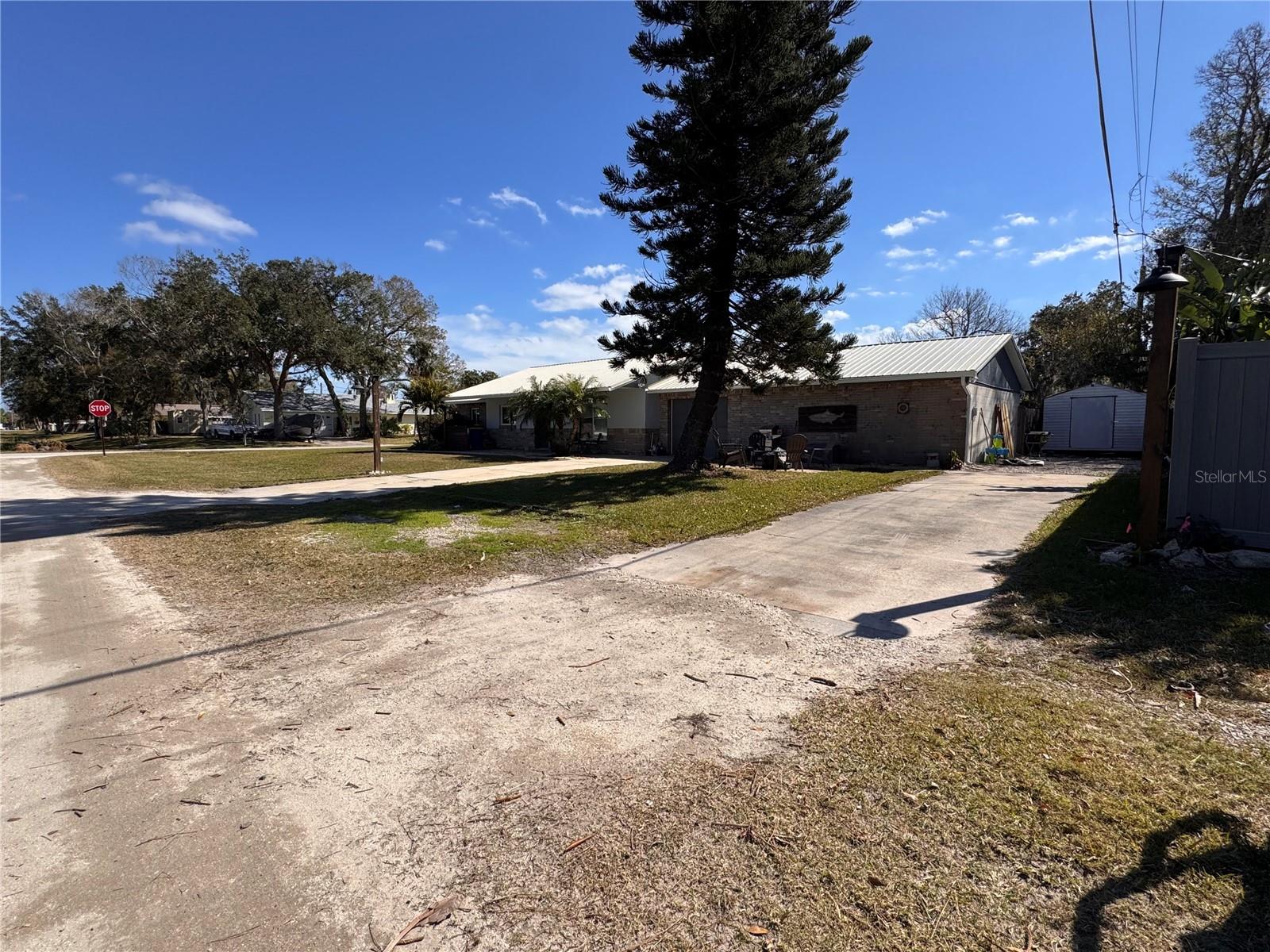 Image 15 of 16 For 2404 Victory Palm Drive