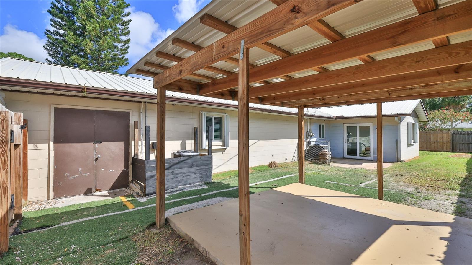 Image 31 of 41 For 2404 Victory Palm Drive