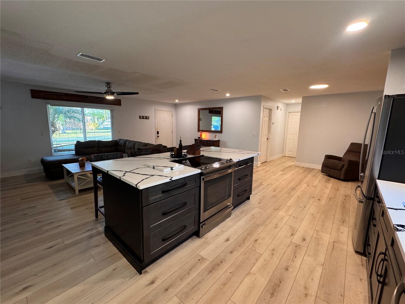 Image 6 of 16 For 2404 Victory Palm Drive
