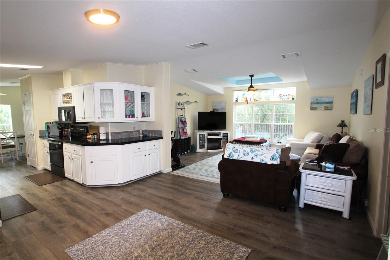 Image 3 of 22 For 451 Sioux Boulevard