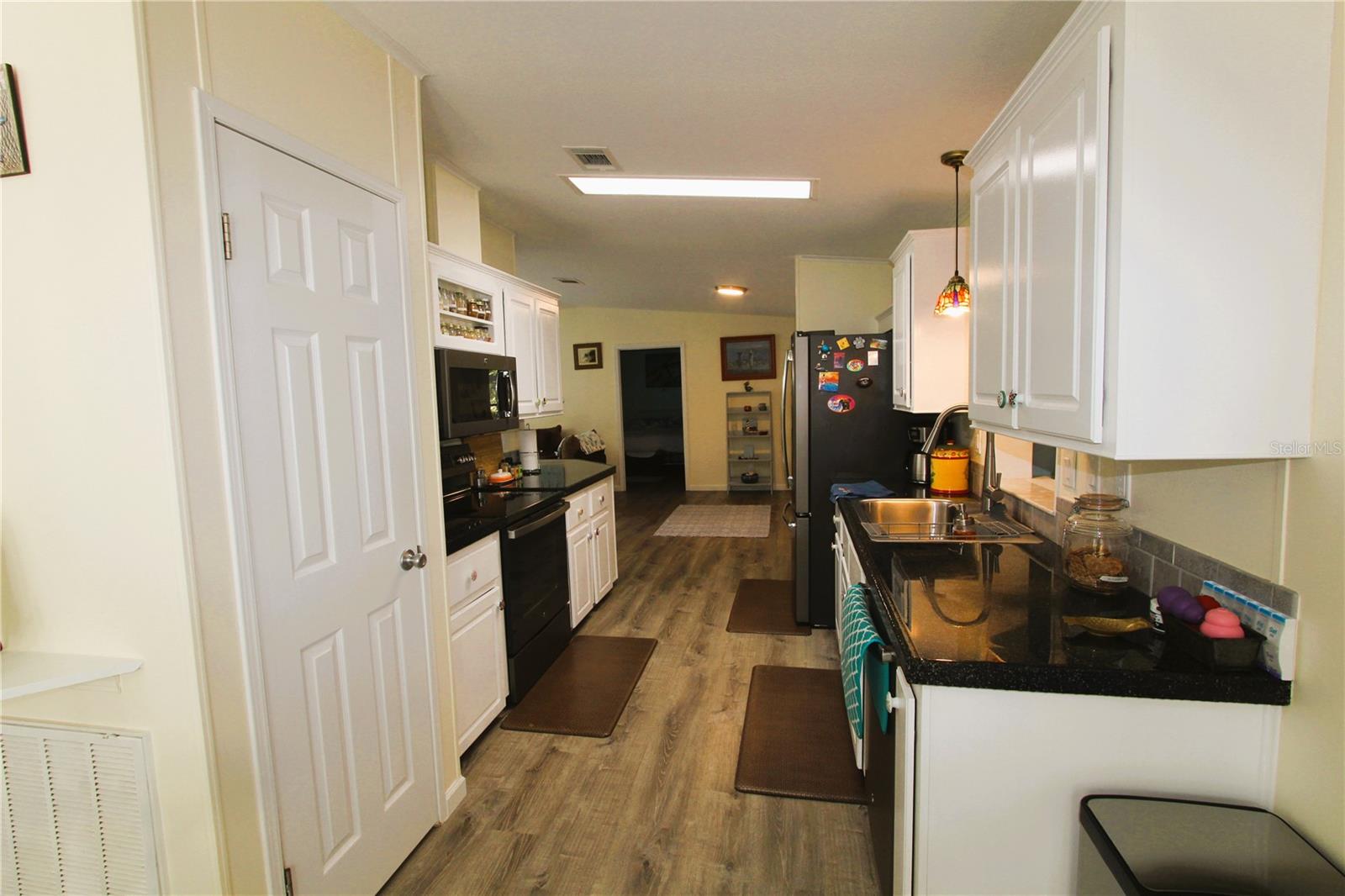 Image 9 of 22 For 451 Sioux Boulevard