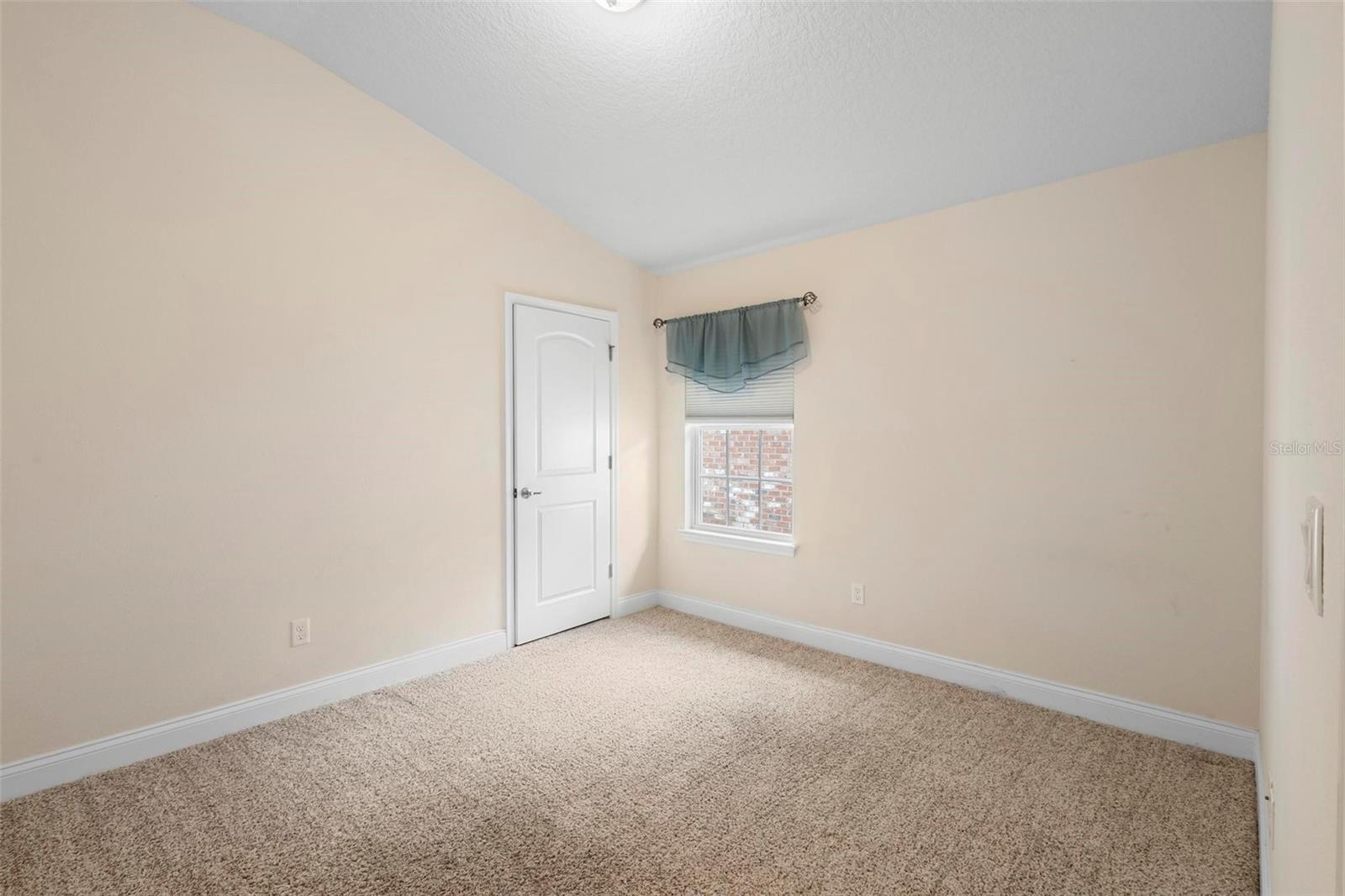 Image 31 of 43 For 634 Coral Trace Boulevard