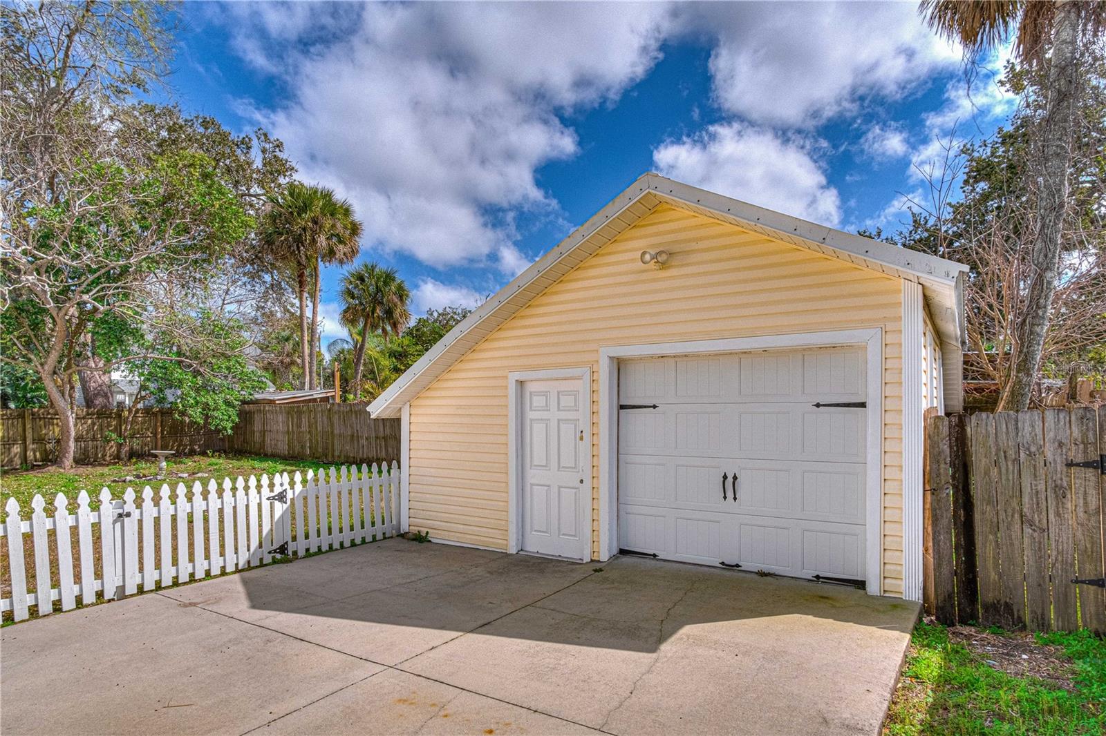 Image 4 of 36 For 208 Mary Avenue