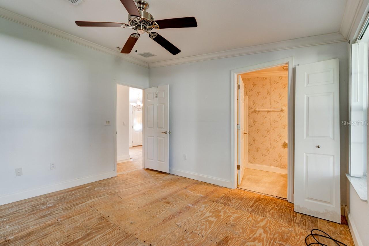 Image 10 of 22 For 526 Powers Avenue