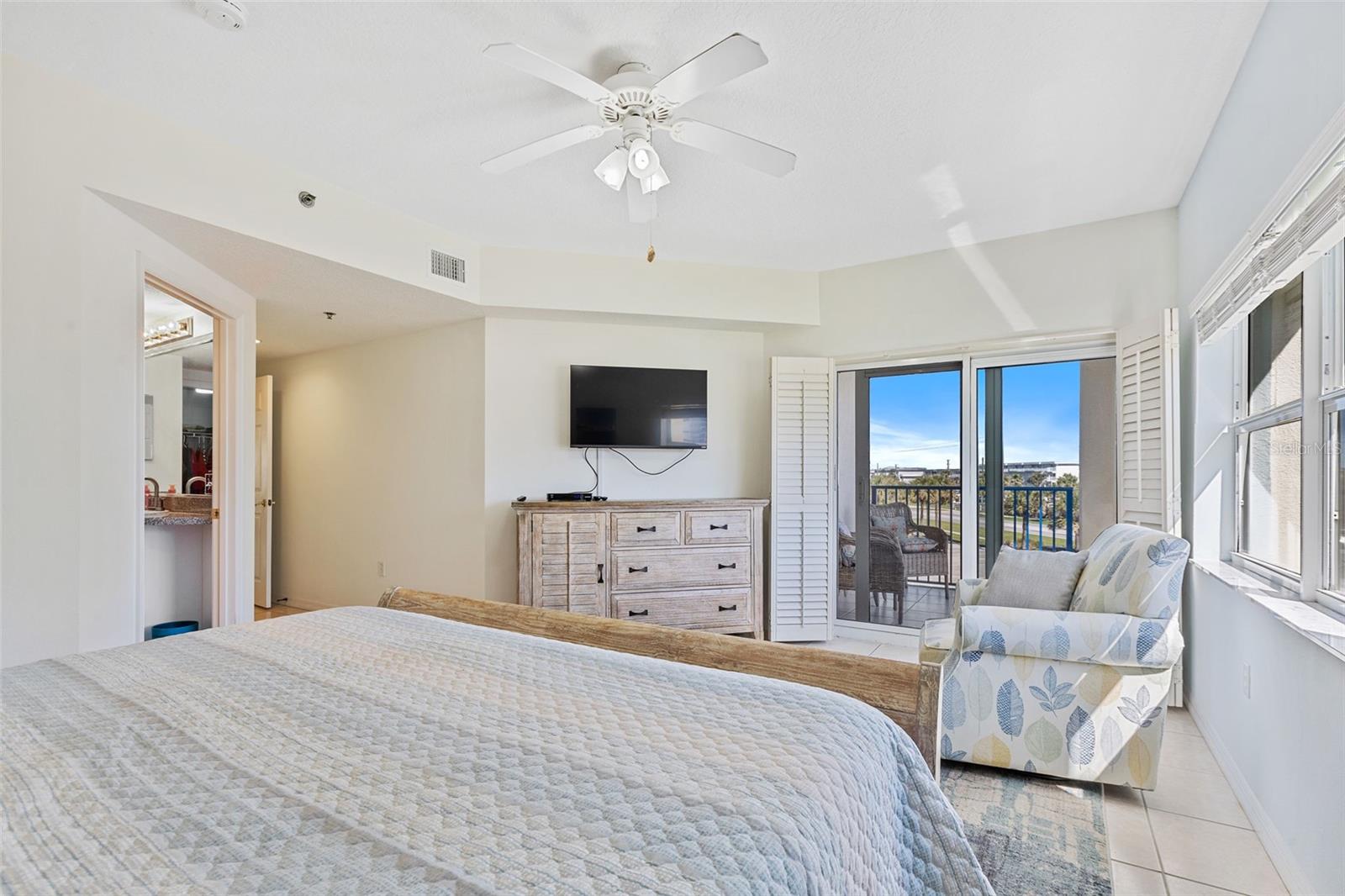Image 23 of 46 For 5300 Atlantic Avenue 3-301