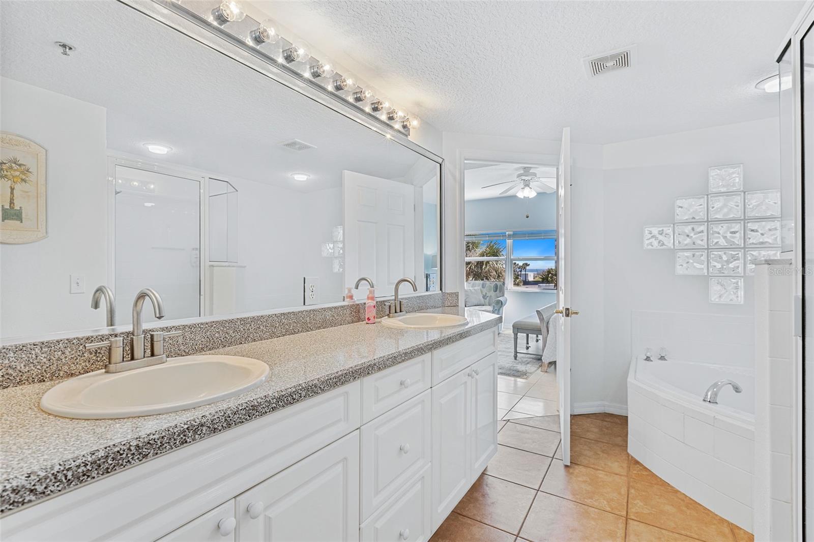 Image 28 of 46 For 5300 Atlantic Avenue 3-301