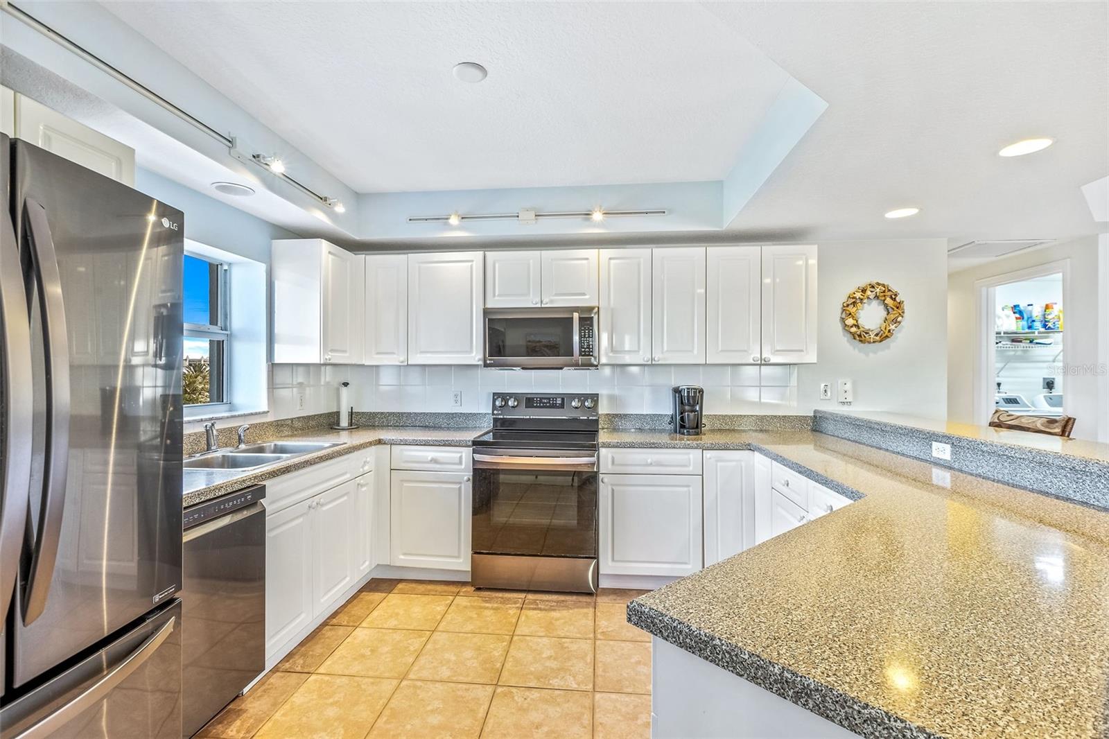 Image 9 of 46 For 5300 Atlantic Avenue 3-301