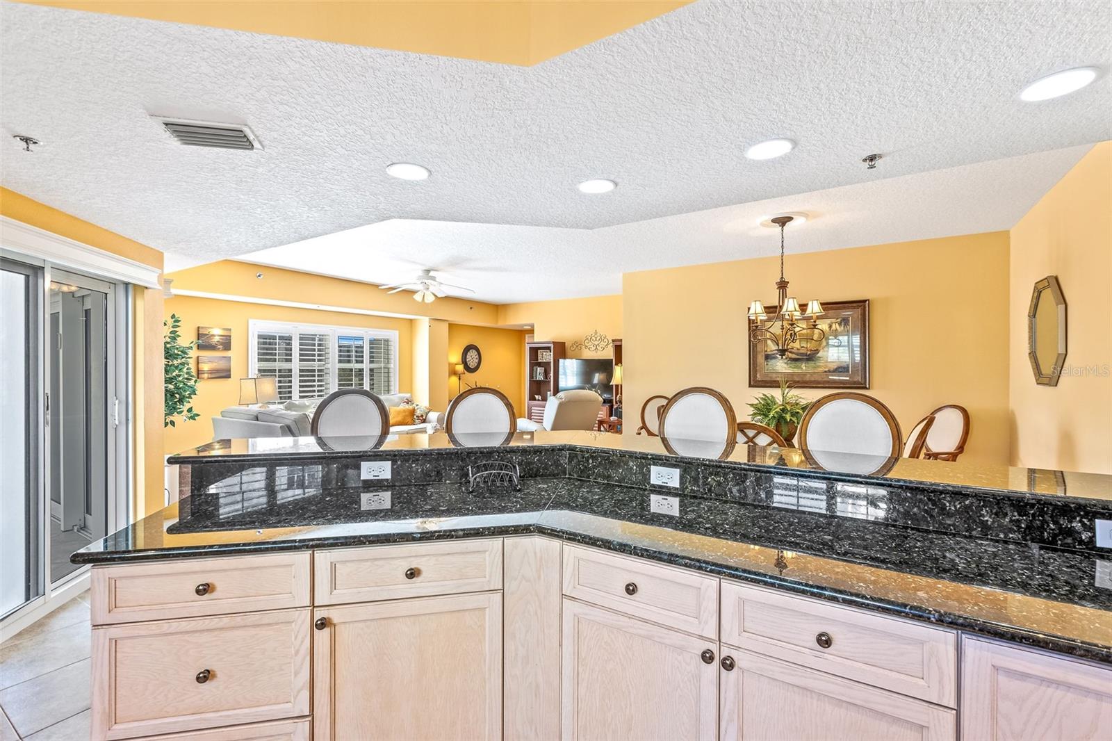 Image 13 of 46 For 5300 Atlantic Avenue 7-307