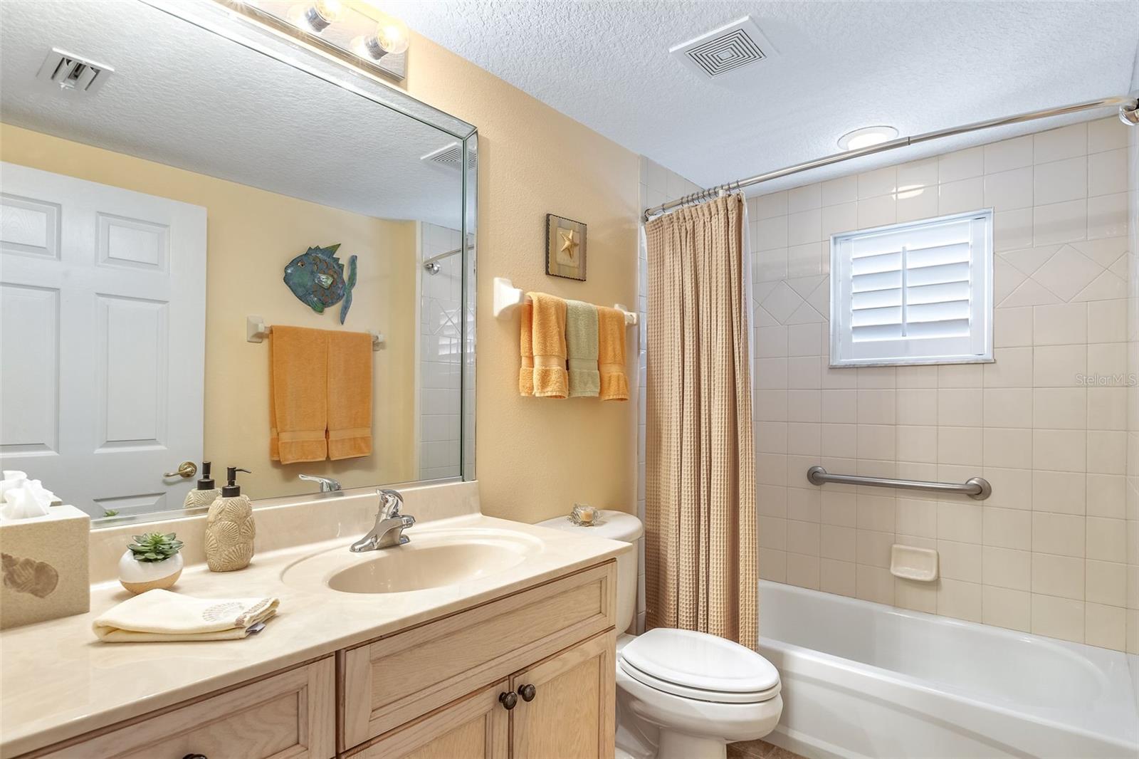Image 21 of 46 For 5300 Atlantic Avenue 7-307
