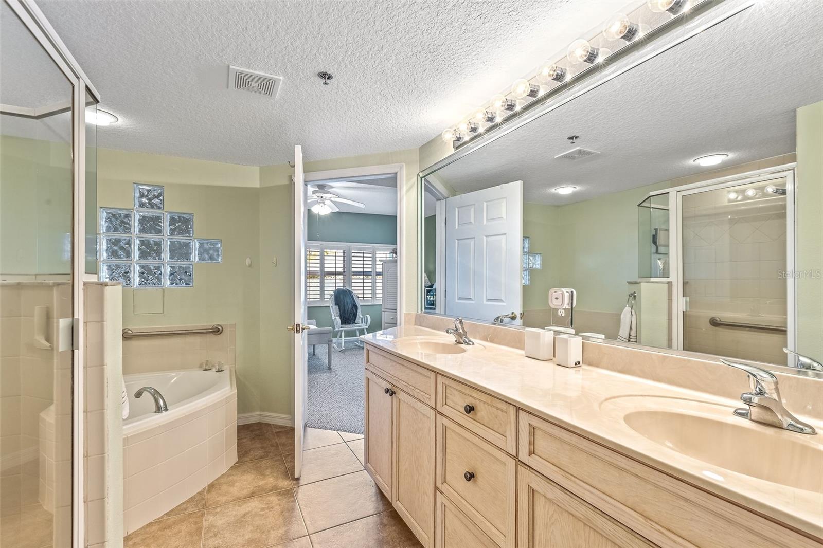 Image 28 of 46 For 5300 Atlantic Avenue 7-307