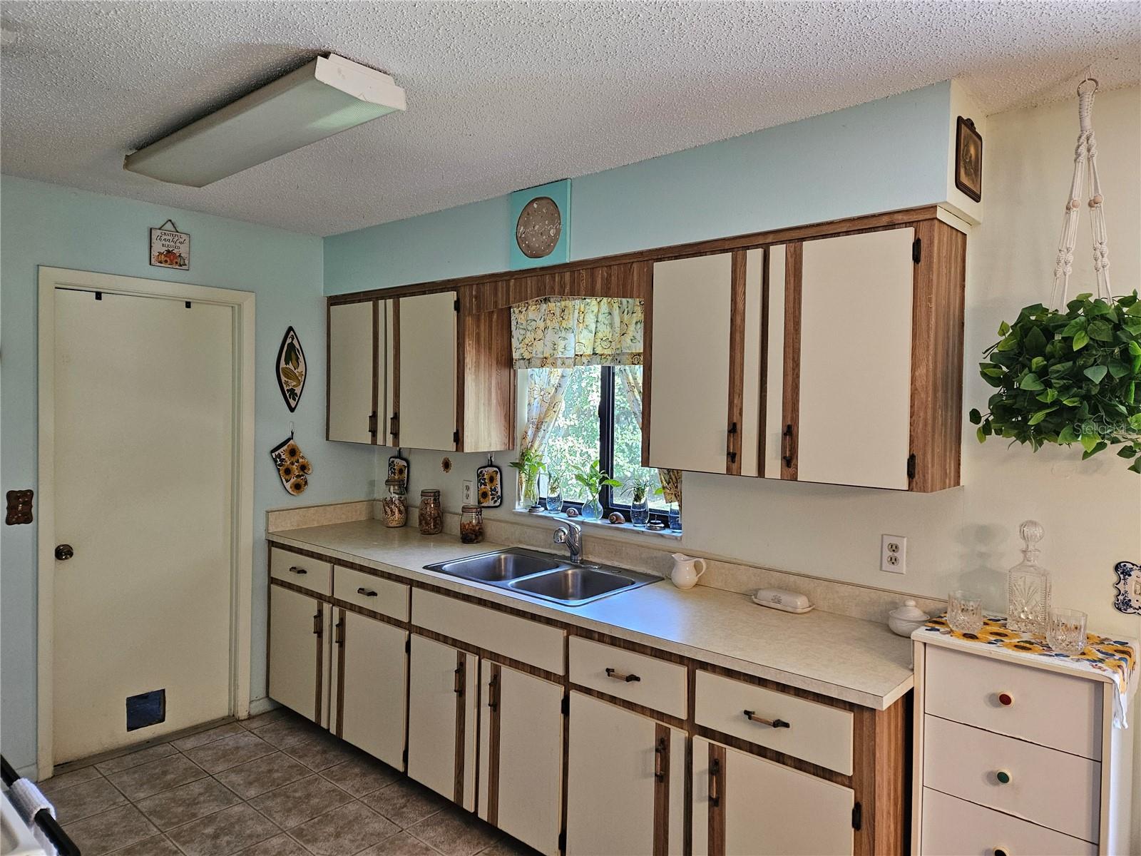 Image 10 of 39 For 2321 Tamarind Drive
