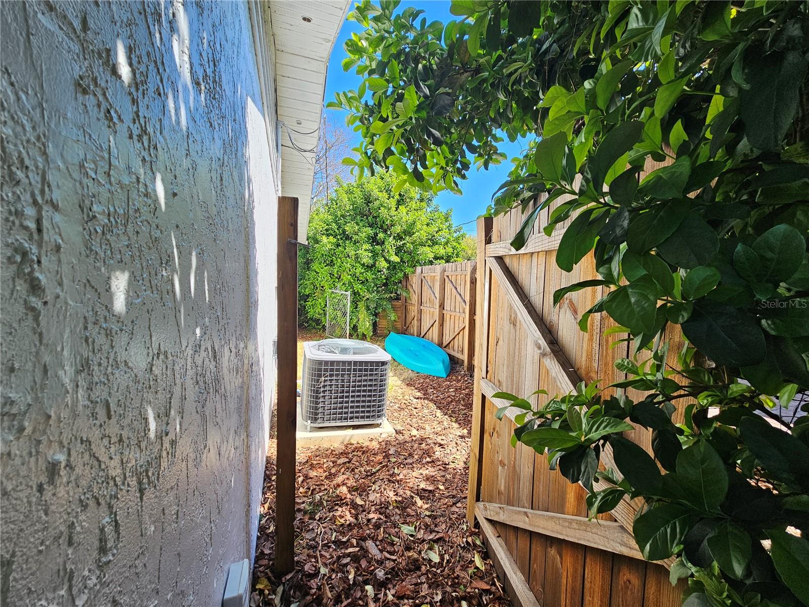 Image 35 of 39 For 2321 Tamarind Drive