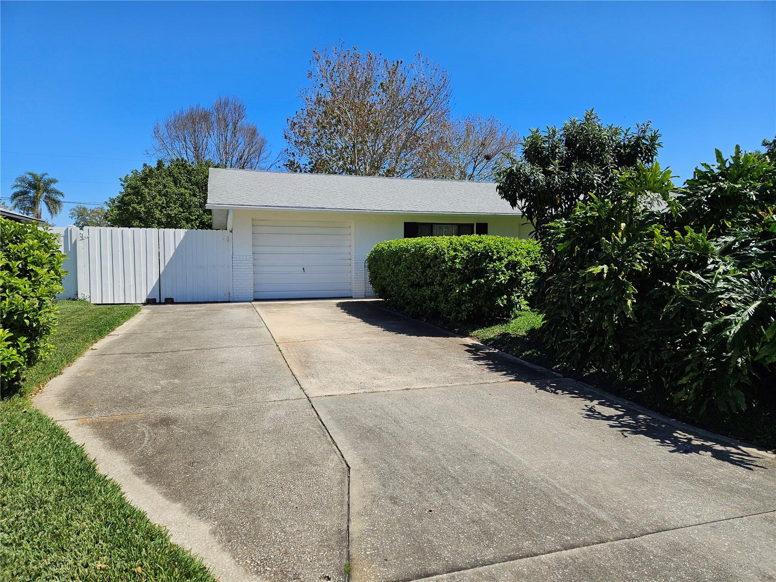 Image 37 of 39 For 2321 Tamarind Drive