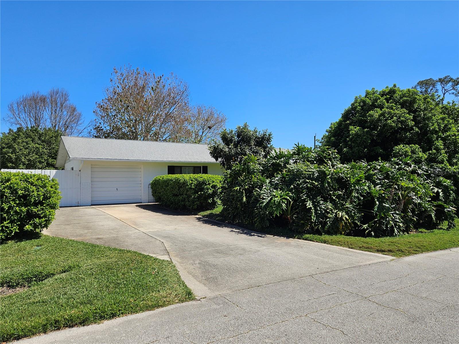 Image 38 of 39 For 2321 Tamarind Drive