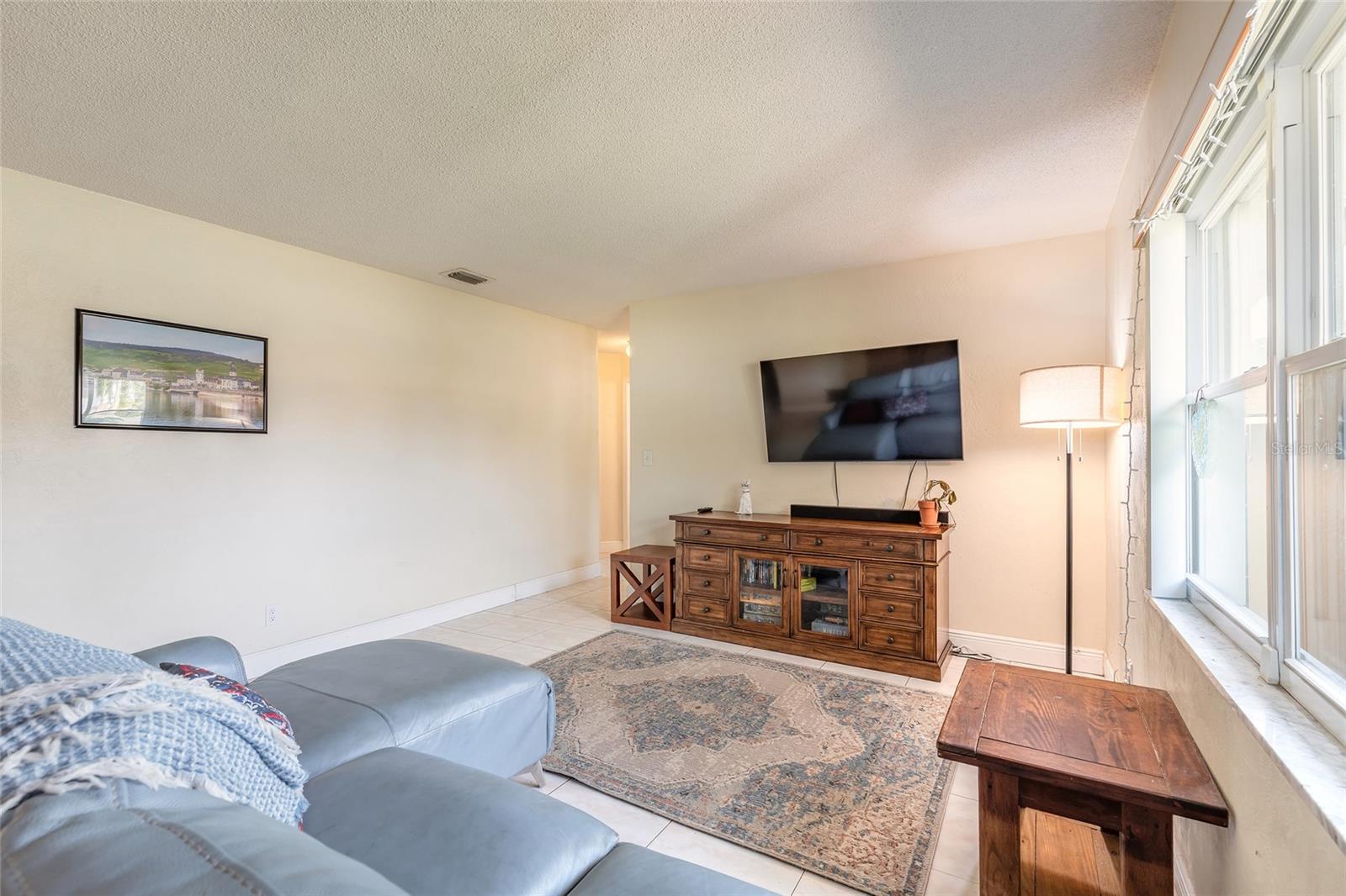 Image 9 of 45 For 222 Brittany Avenue