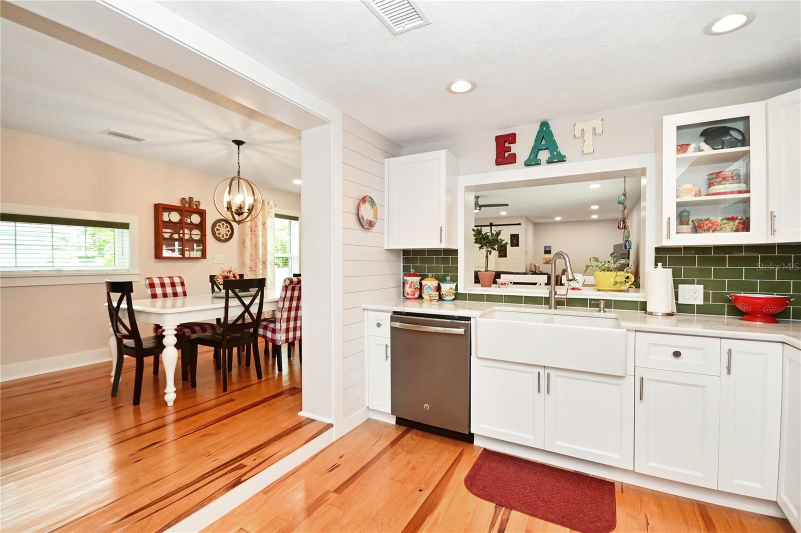 Image 14 of 55 For 606 Pine Street