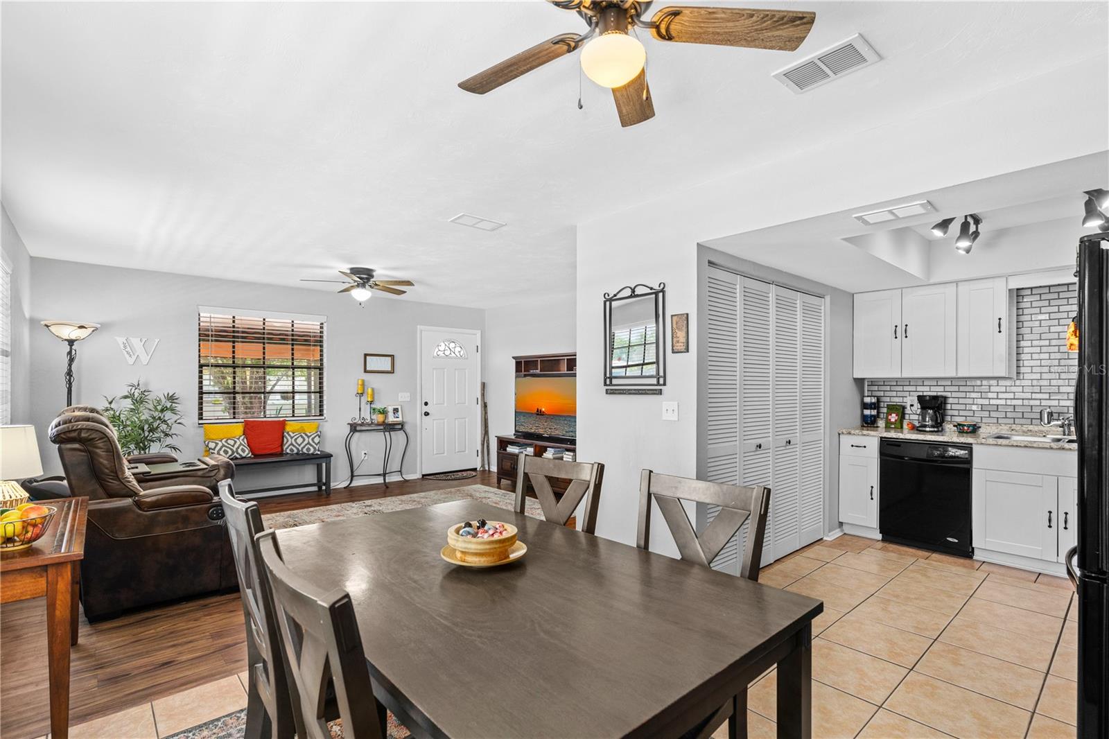 Image 18 of 33 For 411 Sea Gull Court