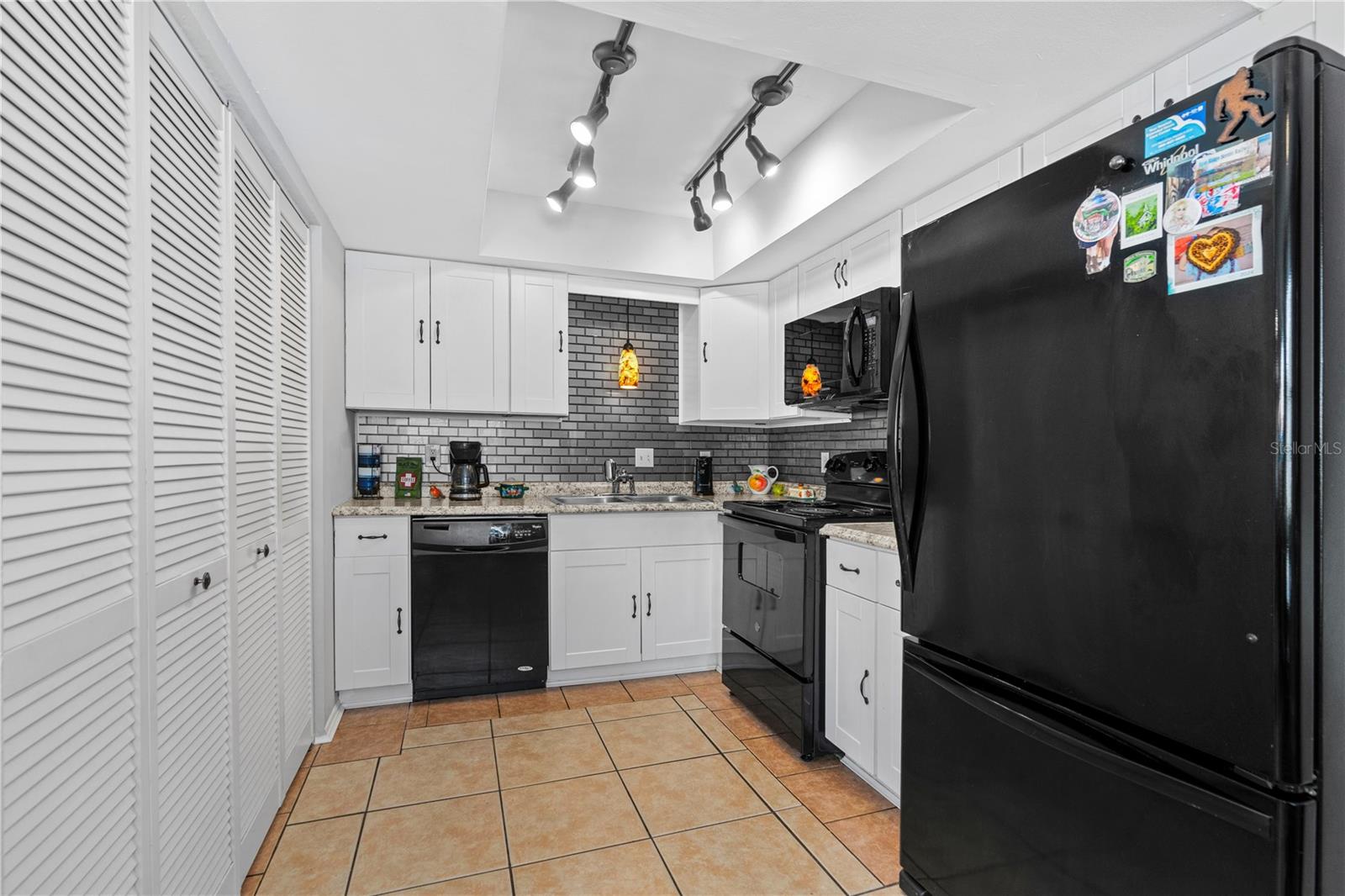Image 19 of 33 For 411 Sea Gull Court