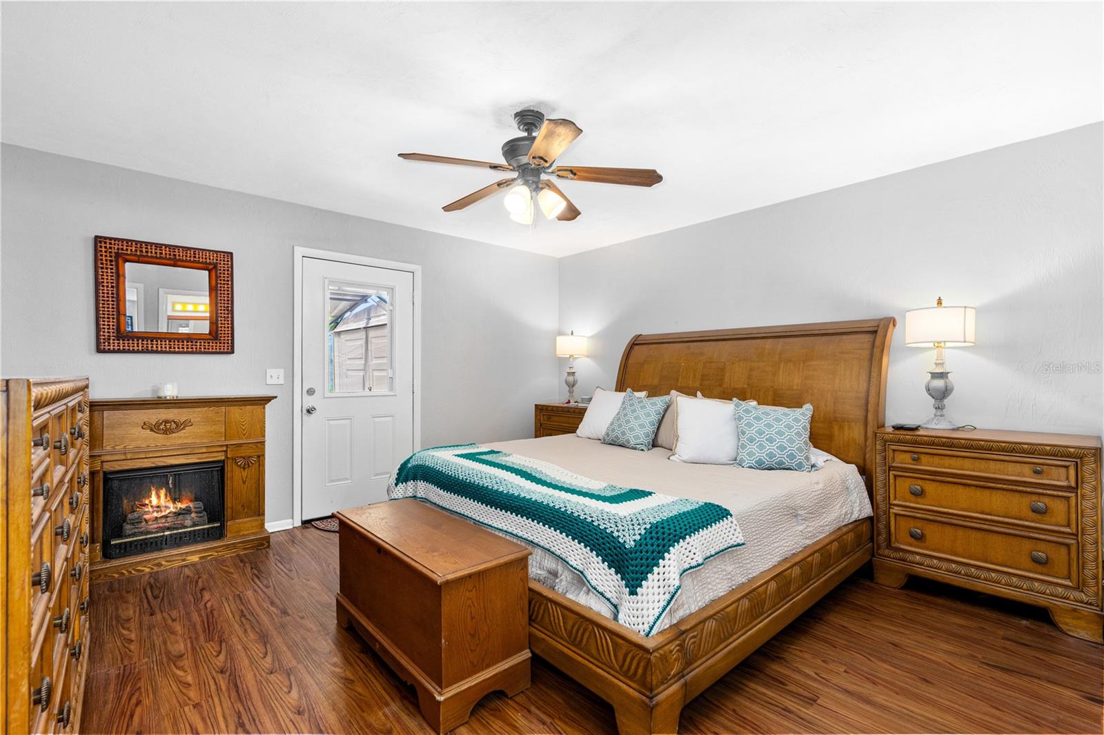 Image 21 of 33 For 411 Sea Gull Court