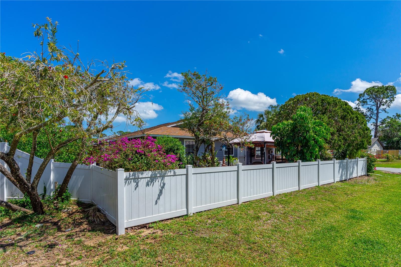 Image 3 of 33 For 411 Sea Gull Court