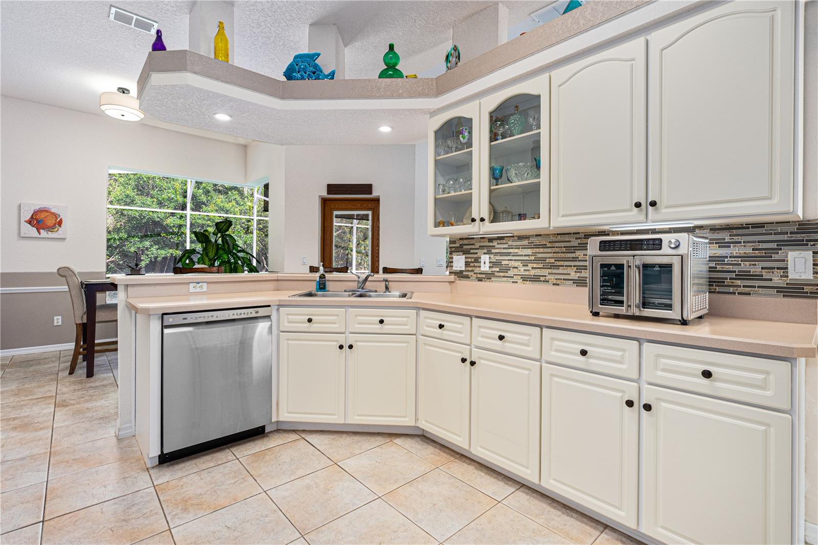 Image 14 of 46 For 6436 Longlake Drive