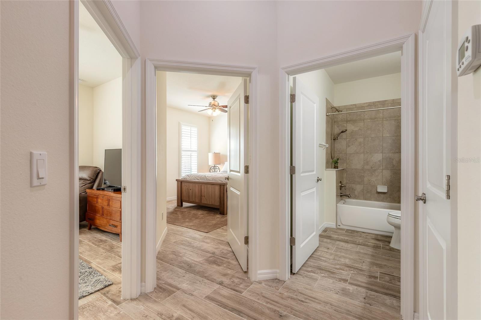 Image 18 of 43 For 3331 Torre Boulevard