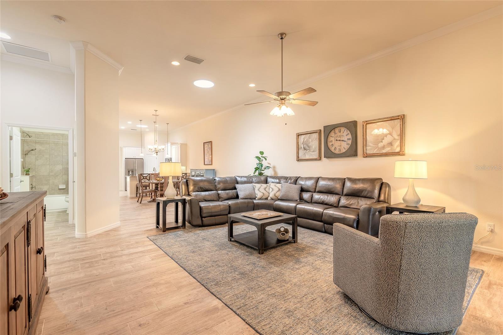 Image 8 of 43 For 3331 Torre Boulevard