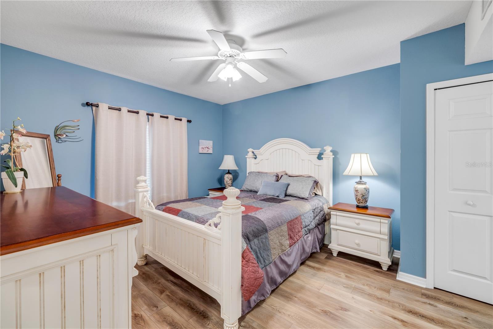 Image 24 of 74 For 5300 Atlantic Avenue 16-205