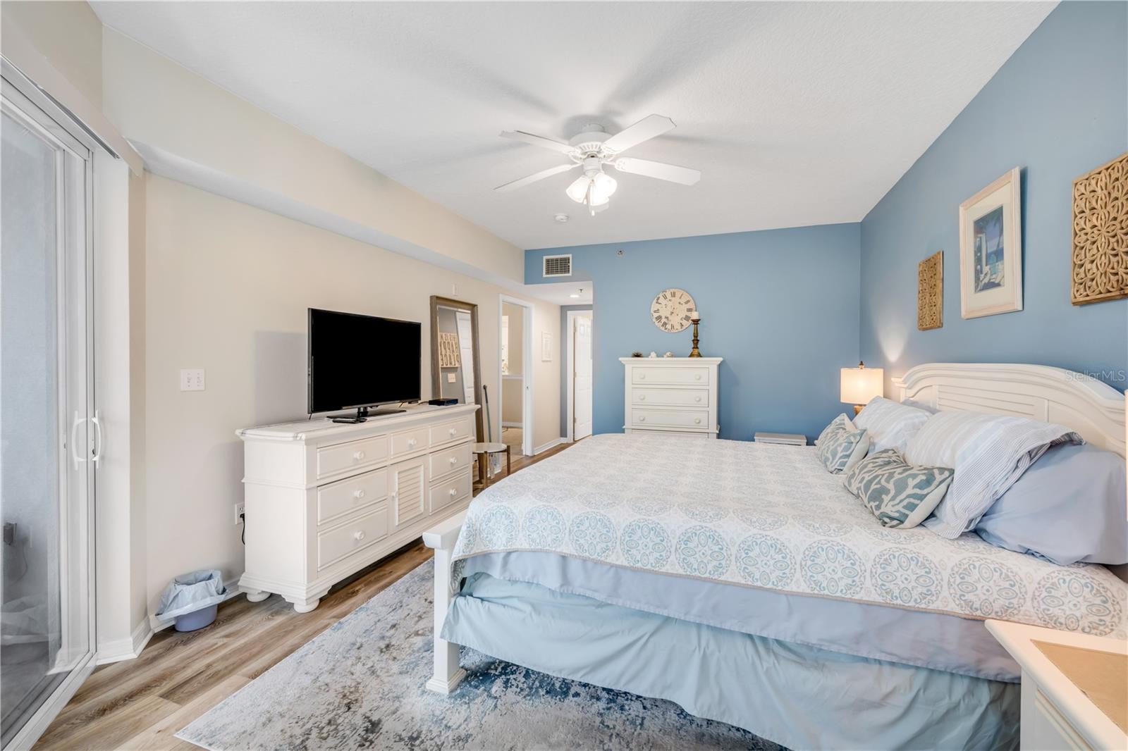 Image 26 of 74 For 5300 Atlantic Avenue 16-205
