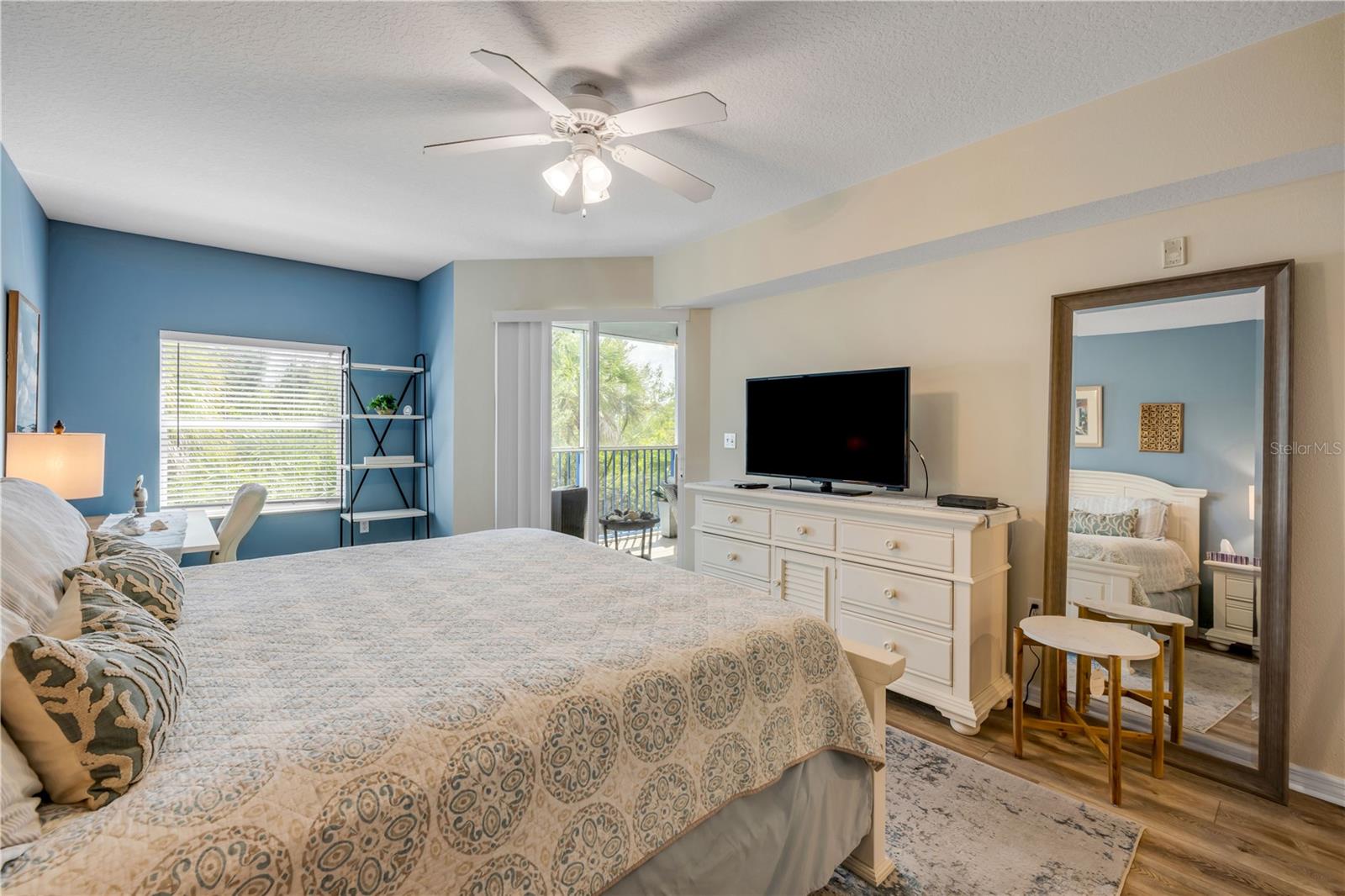 Image 28 of 74 For 5300 Atlantic Avenue 16-205