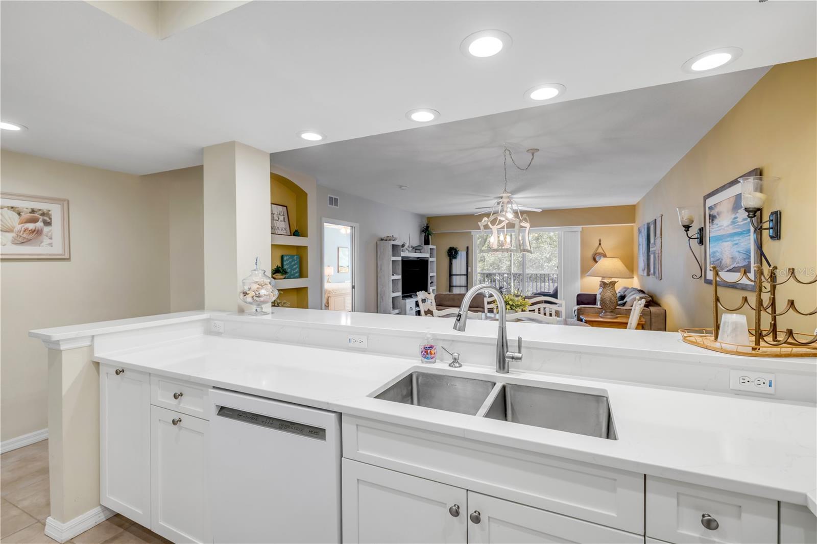 Image 5 of 74 For 5300 Atlantic Avenue 16-205