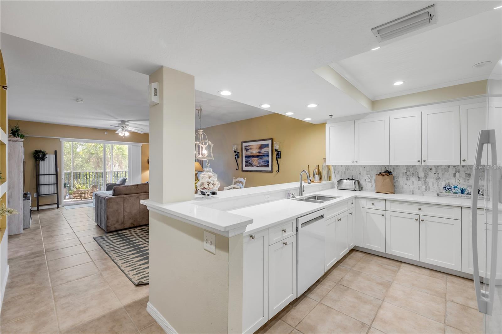 Image 7 of 74 For 5300 Atlantic Avenue 16-205
