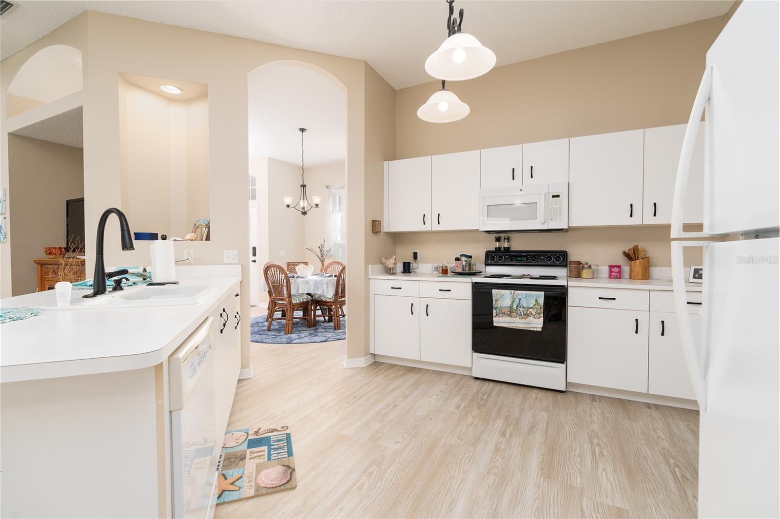 Image 12 of 31 For 6403 Adrianne Court