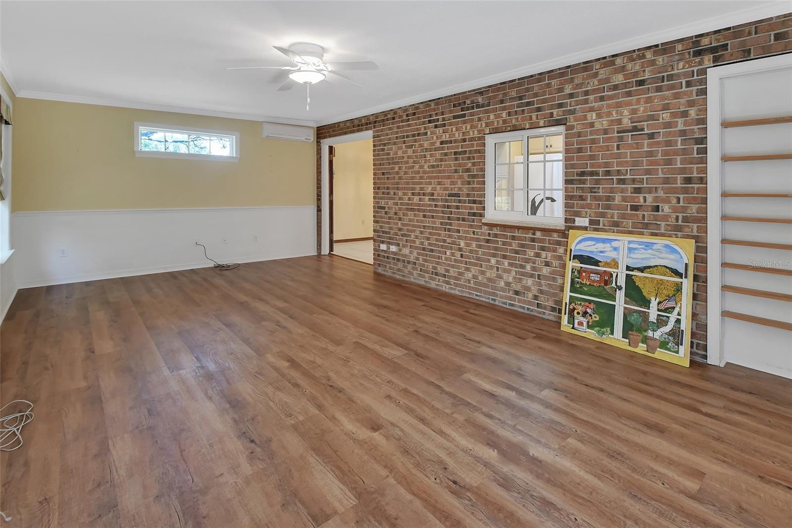 Image 14 of 32 For 1105 Burgoyne Road